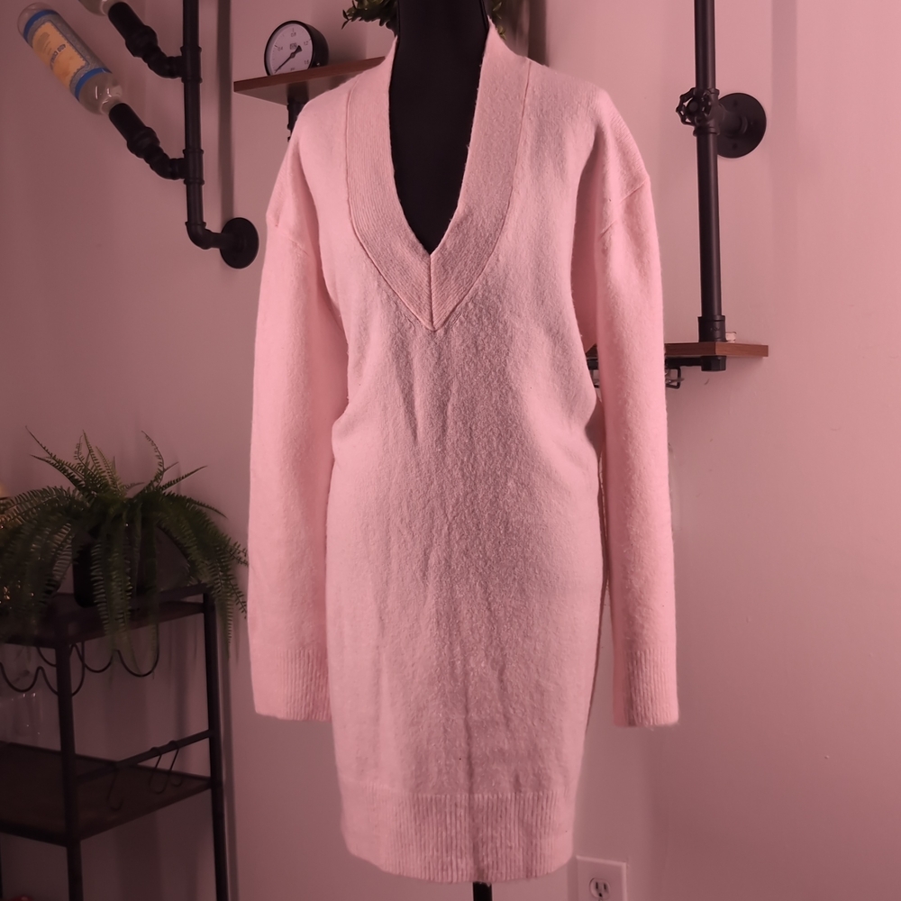 Chic Universal Thread V-Neck Sweater Dress in Blush Pink. Perfect for Office